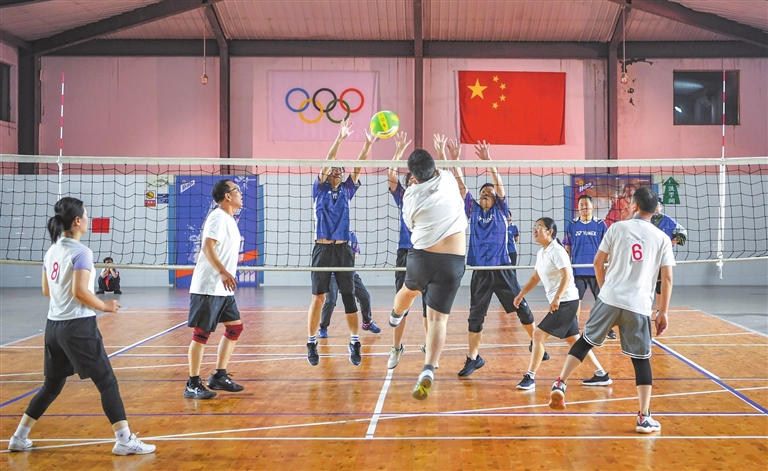 臨汾“禮贊新中國 逐夢新時代”全民健身氣排球比賽成功舉行